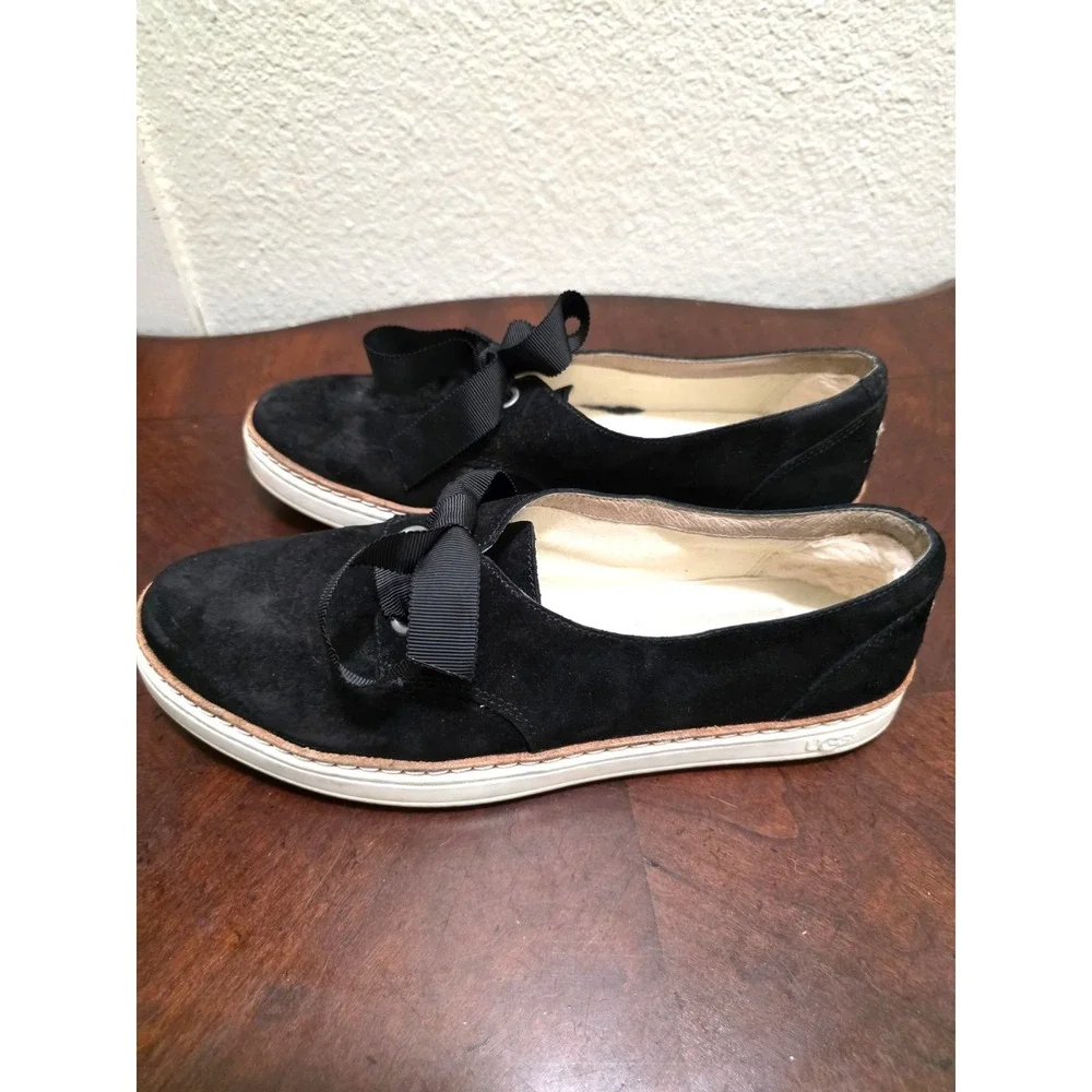 Ugg Women's Black Suede Lace-Up Flats Size 7.5 With Ribbon Detail‎